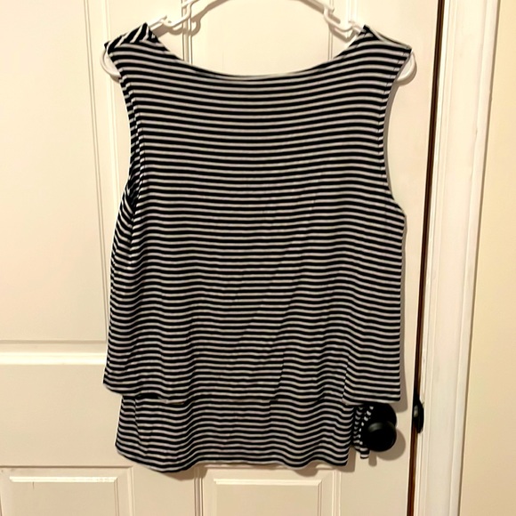 Tahari Top - Picture 2 of 3